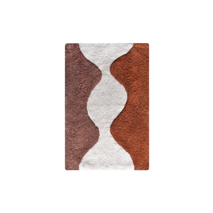 Terracotta Bend Cotton Bath Rug — Flowing ivory and earthy brown bands create a warm, curved pattern.